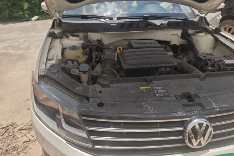 Used Volkswagen Lavida 2015 1.6L Automatic Comfort Edition Engine Bay Right