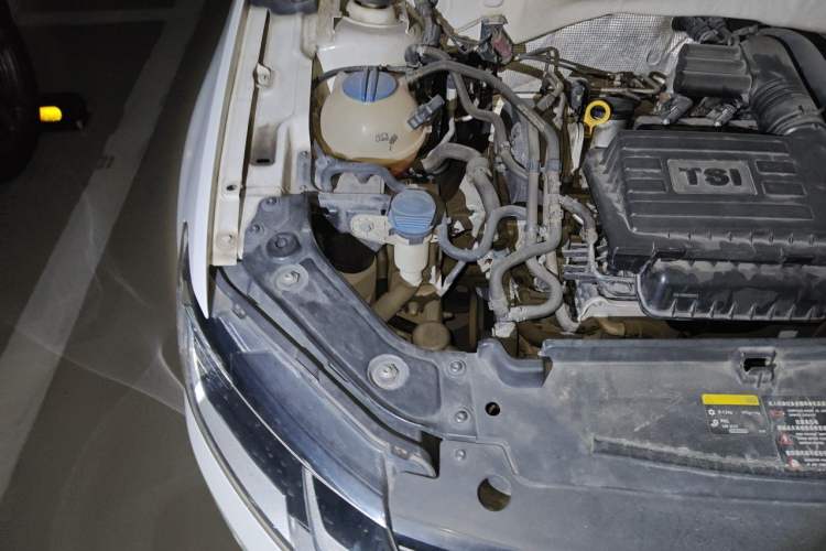 Used Volkswagen Lavida 2015 230TSI DSG Comfort Edition Engine Bay Right