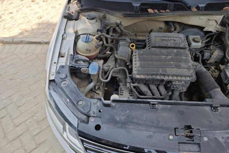 Used Volkswagen Lavida 2015 1.6L Manual Comfort Edition Engine Bay Right