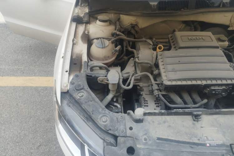 Used Volkswagen Lavida 2015 1.6L Automatic Fashion Edition Engine Bay Right