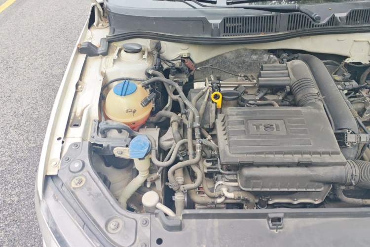 Used Volkswagen Lavida 2015 230TSI DSG Comfort Edition Engine Bay Right