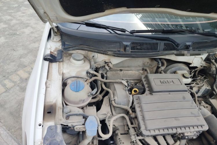 Used Volkswagen Lavida 2015 1.6L Manual Comfort Edition Engine Bay Right