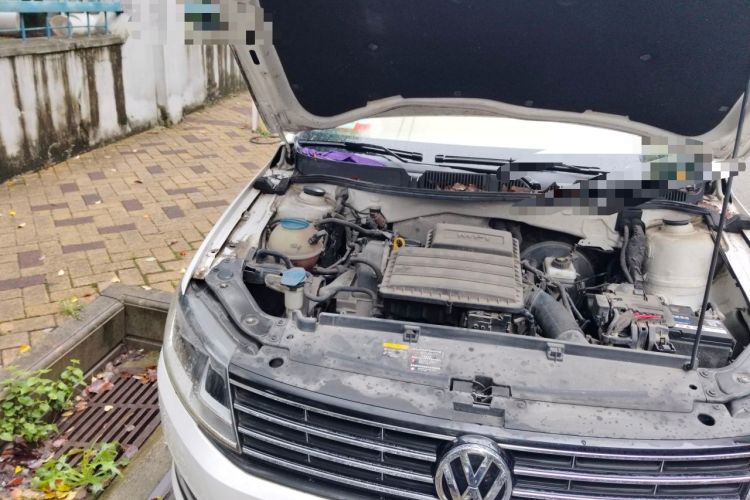 Used Volkswagen Lavida 2015 1.6L Automatic Comfort Edition Engine Bay Right
