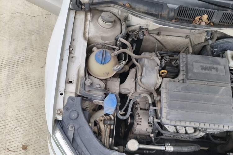Used Volkswagen Lavida 2015 1.6L Automatic Comfort Edition Engine Bay Right