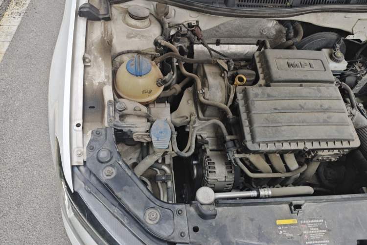Used Volkswagen Lavida 2015 1.6L Automatic Comfort Edition Engine Bay Right