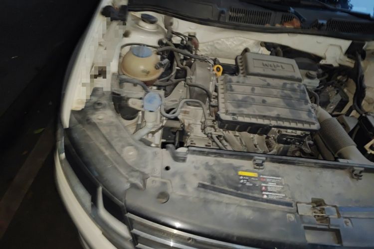 Used Volkswagen Lavida 2015 1.6L Manual Fashion Edition Engine Bay Right