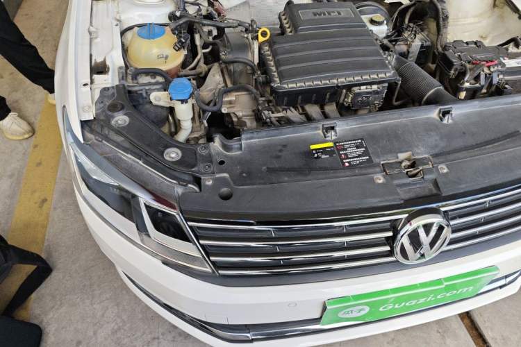 Used Volkswagen Lavida 2015 1.6L Automatic Comfort Edition Engine Bay Right