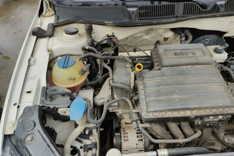 Used Volkswagen Lavida 2015 1.6L Automatic Comfort Edition Engine Bay Right