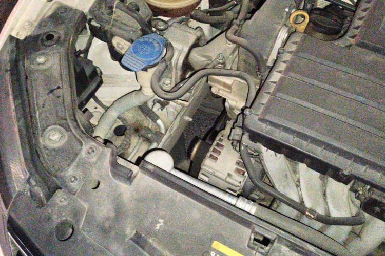 Used Volkswagen Lavida 2015 1.6L Manual Fashion Edition Engine Bay Right