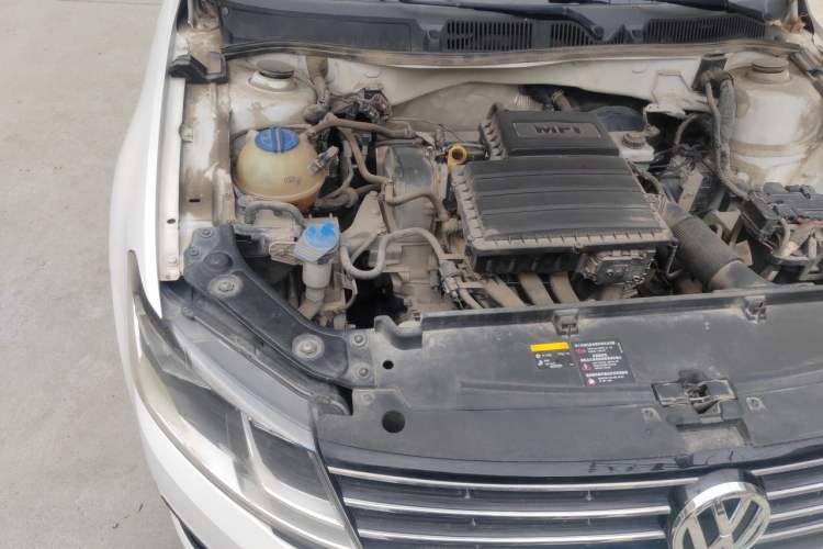 Used Volkswagen Lavida 2015 1.6L Automatic Fashion Edition Engine Bay Right
