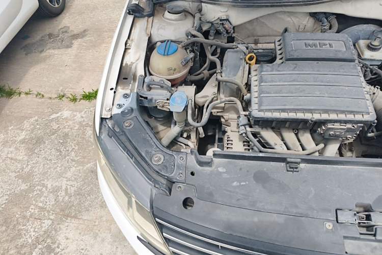 Used Volkswagen Lavida 2015 1.6L Automatic Comfort Edition Engine Bay Right