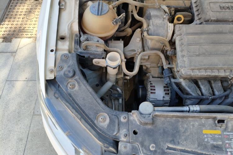 Used Volkswagen Lavida 2015 1.6L Manual Fashion Edition Engine Bay Right