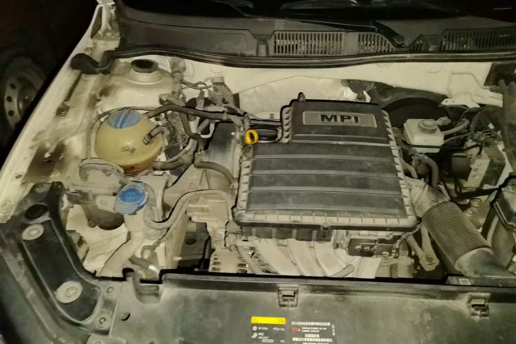 Used Volkswagen Lavida 2015 1.6L Manual Comfort Edition Engine Bay Right