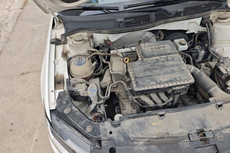 Used Volkswagen Lavida 2015 1.6L Manual Comfort Edition Engine Bay Right