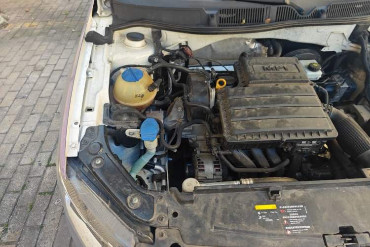 Used Volkswagen Lavida 2015 1.6L Manual Comfort Edition Engine Bay Right