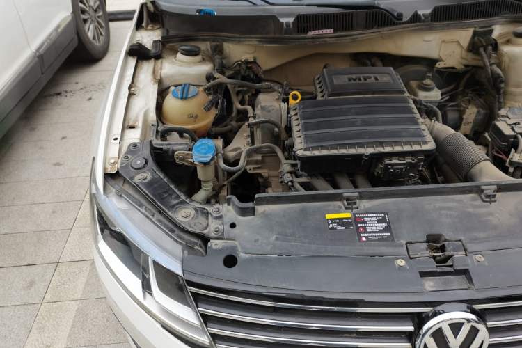 Used Volkswagen Lavida 2015 1.6L Manual Fashion Edition Engine Bay Right