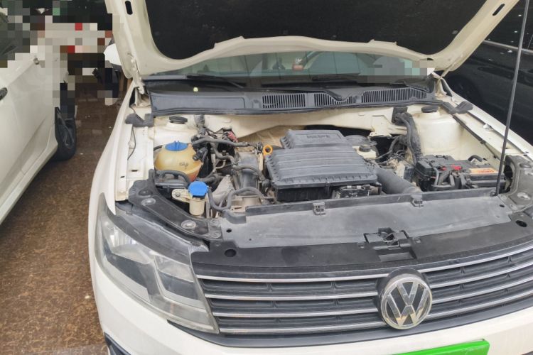 Used Volkswagen Lavida 2015 1.6L Automatic Fashion Edition Engine Bay Right