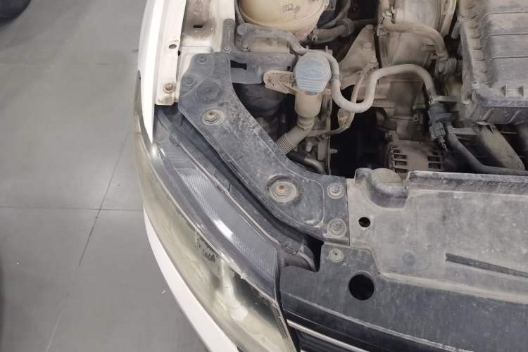 Used Volkswagen Lavida 2015 1.6L Automatic Comfort Edition Engine Bay Right