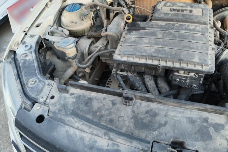 Used Volkswagen Lavida 2015 1.6L Manual Fashion Edition Engine Bay Right