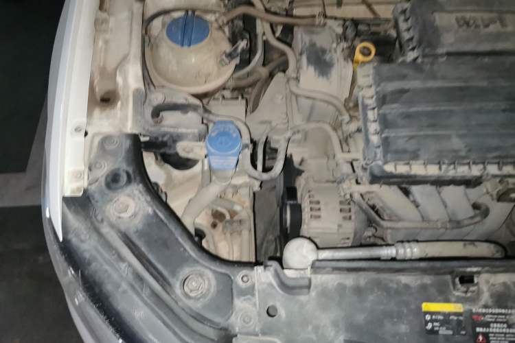 Used Volkswagen Lavida 2015 1.6L Manual Fashion Edition Engine Bay Right