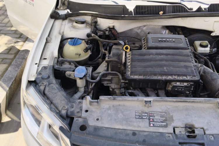 Used Volkswagen Lavida 2015 1.6L Automatic Fashion Edition Engine Bay Right