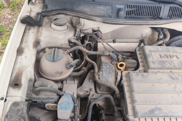 Used Volkswagen Lavida 2015 1.6L Automatic Comfort Edition Engine Bay Right