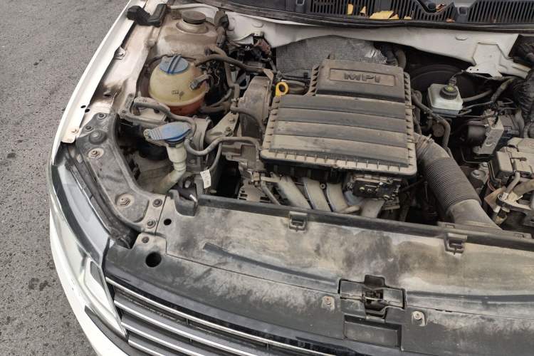 Used Volkswagen Lavida 2015 1.6L Manual Comfort Edition Engine Bay Right