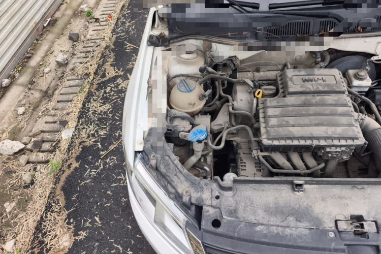 Used Volkswagen Lavida 2015 1.6L Automatic Fashion Edition Engine Bay Right