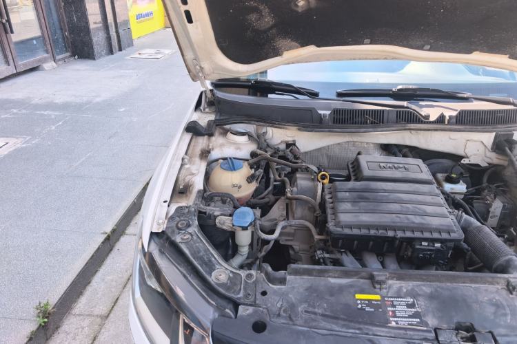 Used Volkswagen Lavida 2015 1.6L Automatic Fashion Edition Engine Bay Right