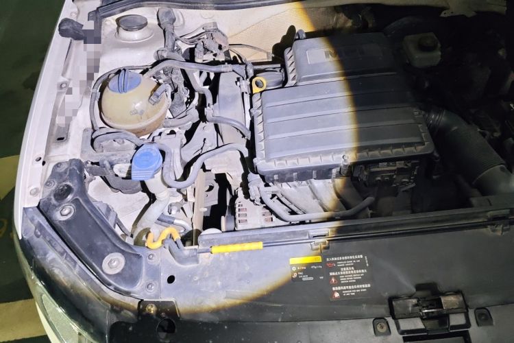 Used Volkswagen Lavida 2015 1.6L Automatic Fashion Edition Engine Bay Right