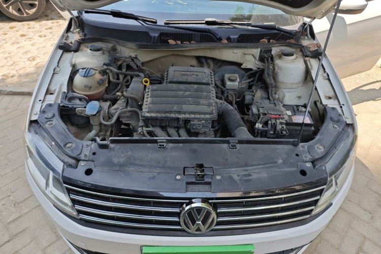 Used Volkswagen Lavida 2015 1.6L Manual Comfort Edition Engine Bay