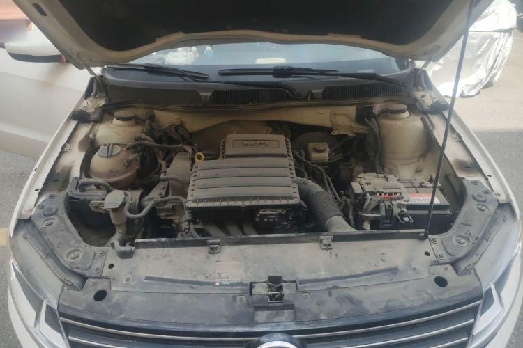 Used Volkswagen Lavida 2015 1.6L Automatic Fashion Edition Engine Bay