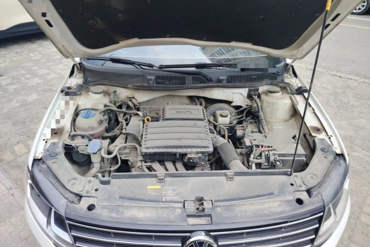 Used Volkswagen Lavida 2015 1.6L Manual Comfort Edition Engine Bay