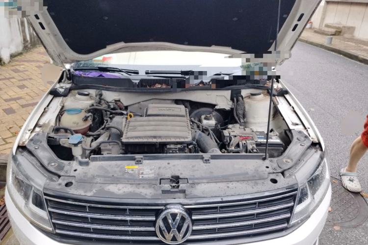 Used Volkswagen Lavida 2015 1.6L Automatic Comfort Edition Engine Bay