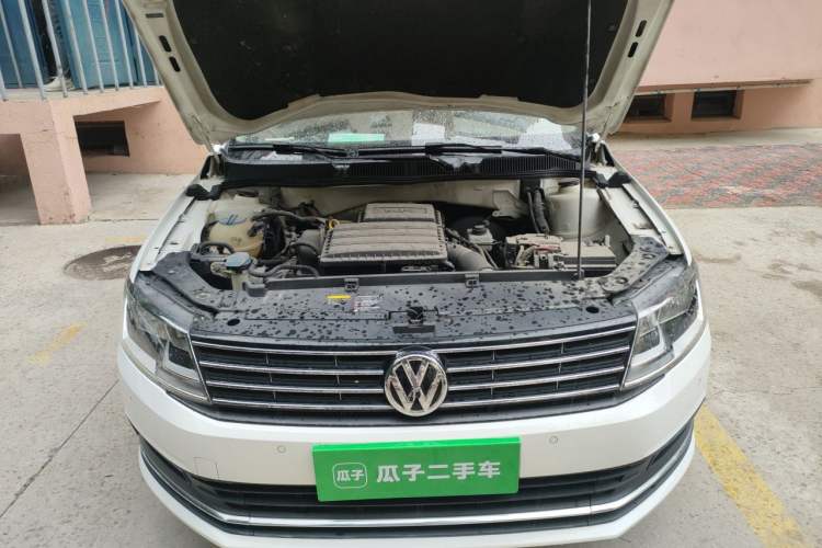 Used Volkswagen Lavida 2015 1.6L Automatic Comfort Edition Engine Bay