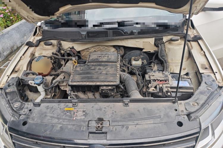 Used Volkswagen Lavida 2015 1.6L Automatic Comfort Edition Engine Bay