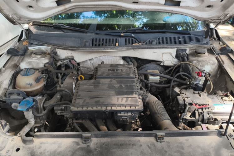 Used Volkswagen Lavida 2015 1.6L Manual Fashion Edition Engine Bay