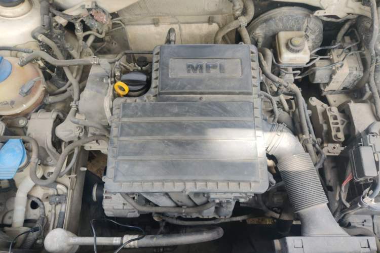 Used Volkswagen Lavida 2015 1.6L Automatic Fashion Edition Engine Bay