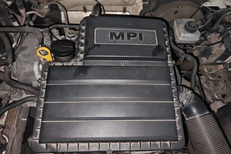 Used Volkswagen Lavida 2015 1.6L Manual Fashion Edition Engine Bay