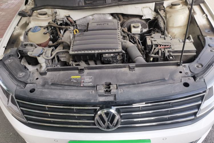 Used Volkswagen Lavida 2015 1.6L Automatic Comfort Edition Engine Bay