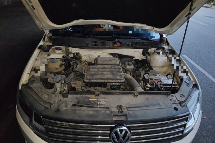 Used Volkswagen Lavida 2015 1.6L Manual Fashion Edition Engine Bay
