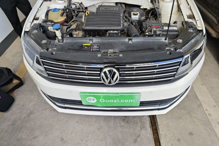 Used Volkswagen Lavida 2015 1.6L Automatic Comfort Edition Engine Bay