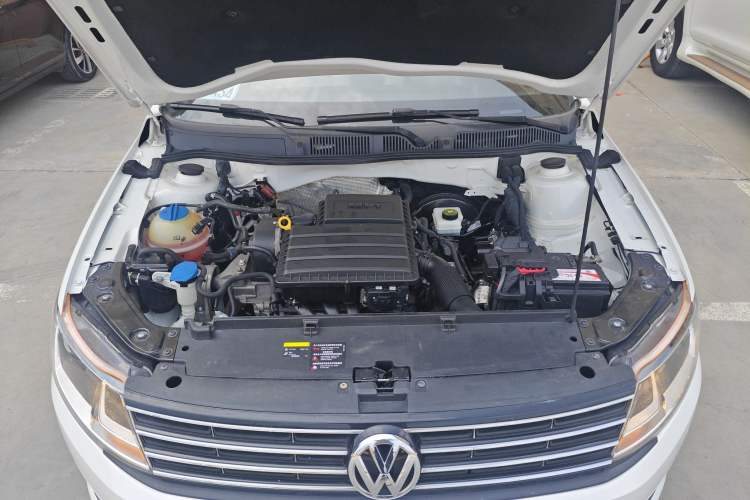 Used Volkswagen Lavida 2015 1.6L Automatic Comfort Edition Engine Bay