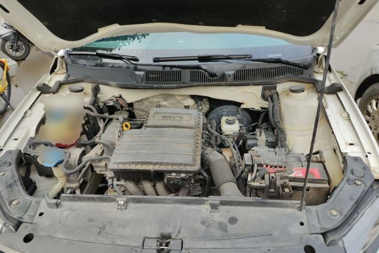Used Volkswagen Lavida 2015 1.6L Automatic Comfort Edition Engine Bay