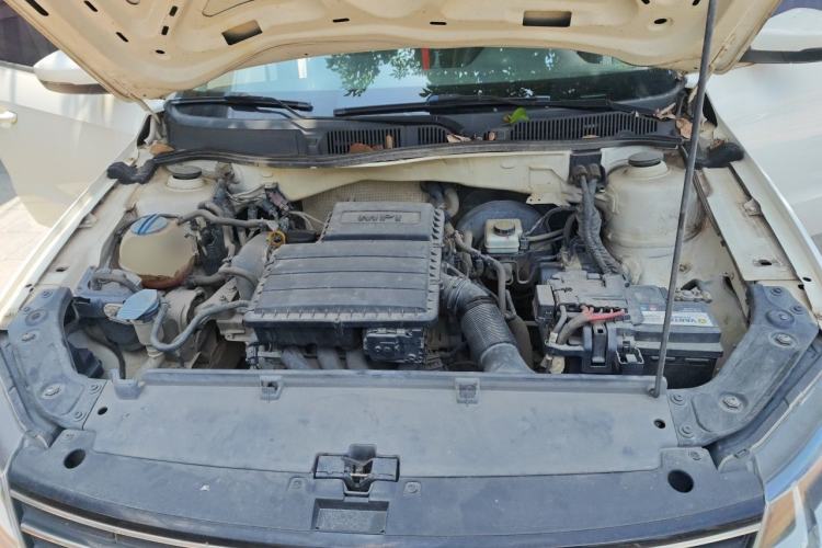 Used Volkswagen Lavida 2015 1.6L Manual Comfort Edition Engine Bay