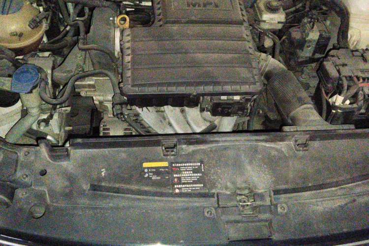 Used Volkswagen Lavida 2015 1.6L Manual Fashion Edition Engine Bay