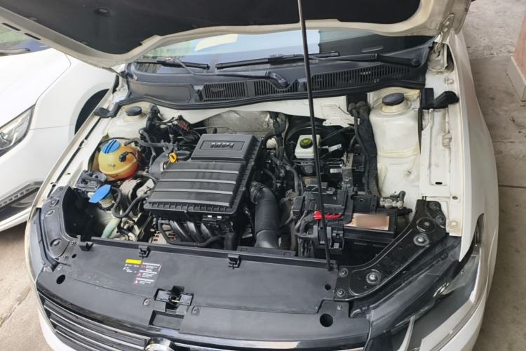 Used Volkswagen Lavida 2015 1.6L Automatic Fashion Edition Engine Bay