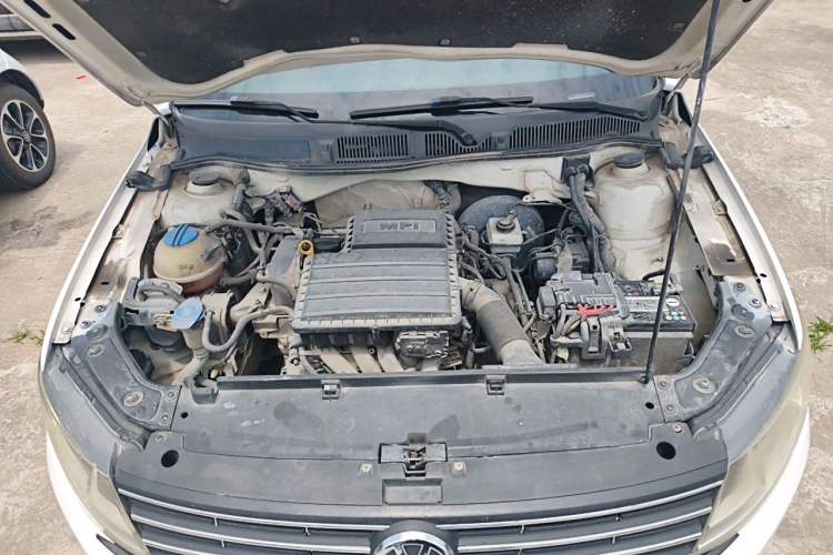 Used Volkswagen Lavida 2015 1.6L Automatic Comfort Edition Engine Bay