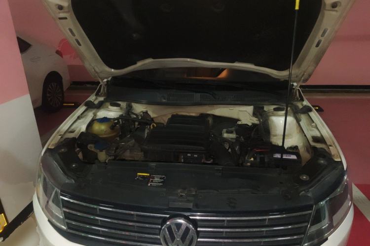 Used Volkswagen Lavida 2015 1.6L Automatic Comfort Edition Engine Bay