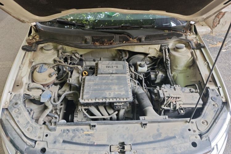 Used Volkswagen Lavida 2015 1.6L Manual Fashion Edition Engine Bay